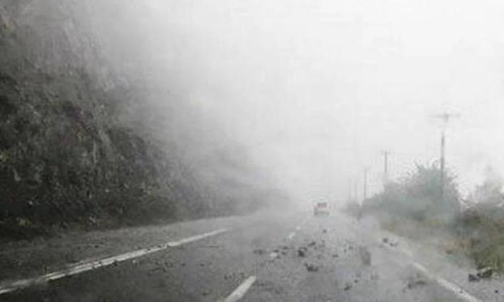 Κακοκαιρία «Ιανός» - Φθιώτιδα: Κατολισθήσεις στον δρόμο για Μπράλο